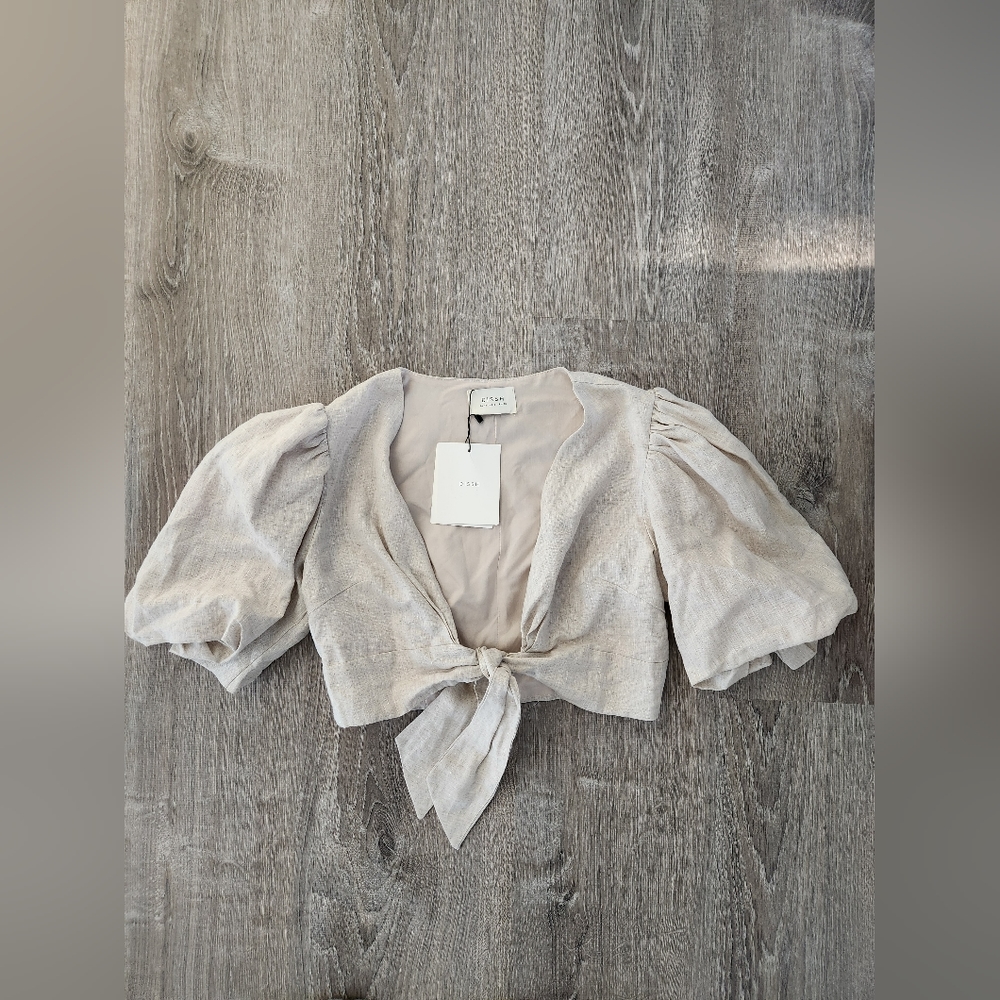 DISSH Cream Puff Sleeve Crop Top